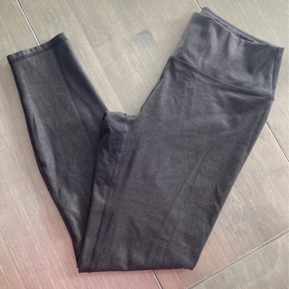 Fabletics Oasis High-Waisted Shine Pocket 7/8 Leggings in Black